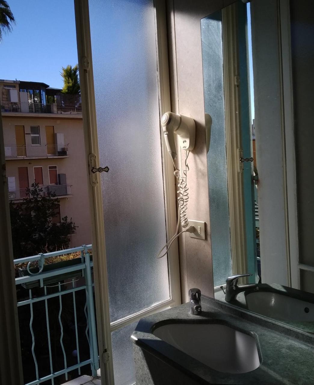 Hotel Lucciola Bordighera Eksteriør billede