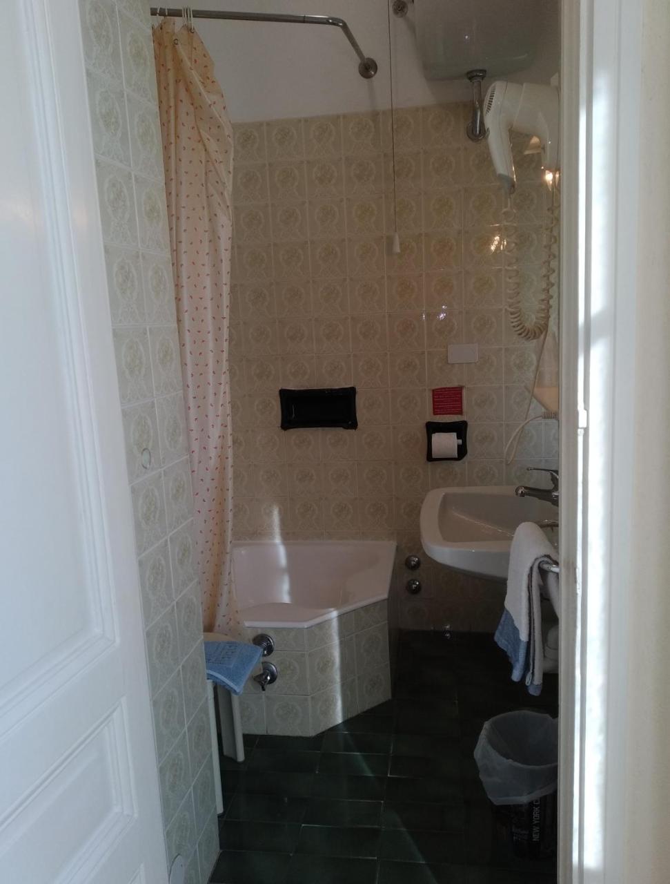 Hotel Lucciola Bordighera Eksteriør billede